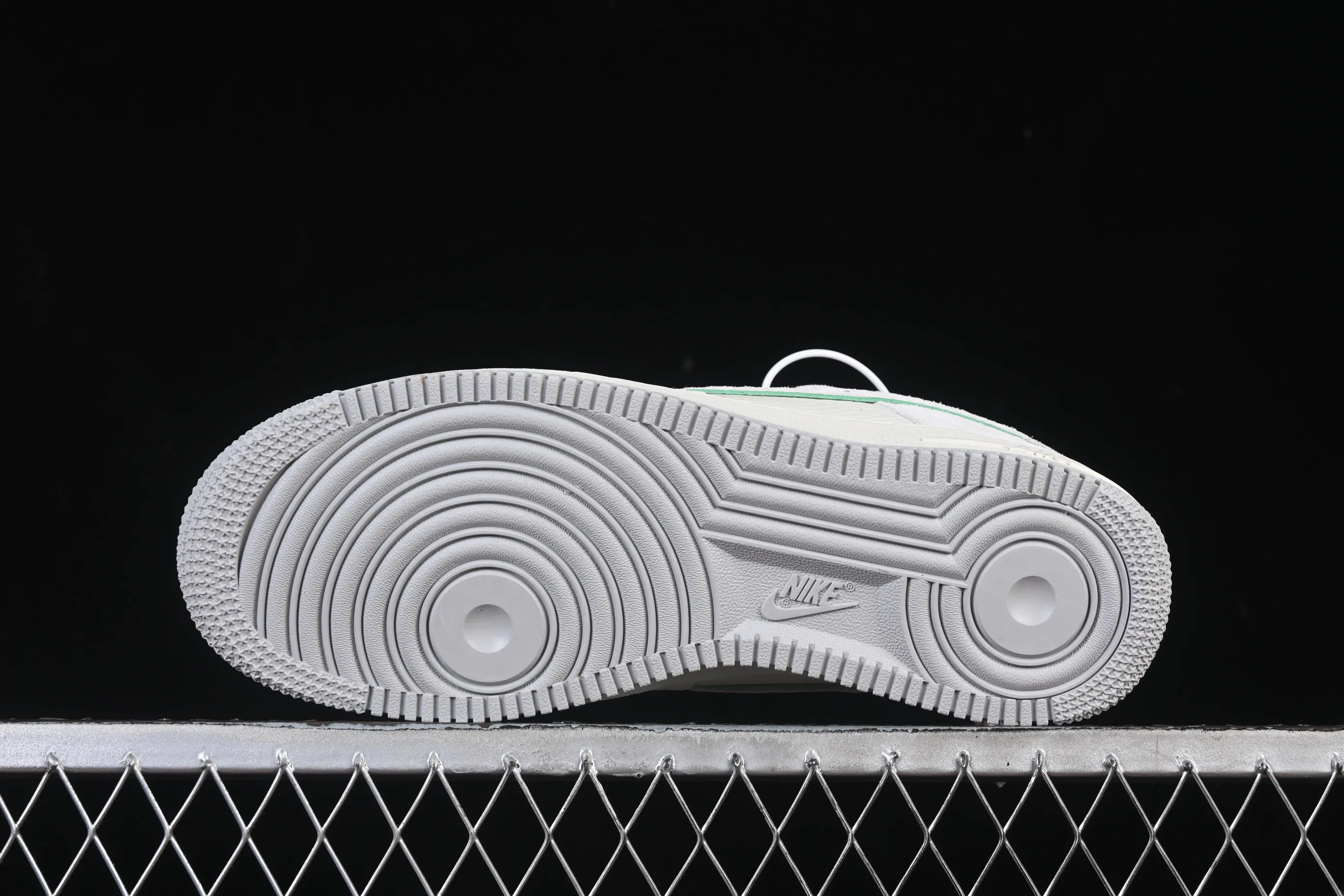 All categories Nk Air Force 1 Air Force series Nk Air Force 1 Low Air Force low-top Nike Air Force 1'07 Low LV joint white gray red Air Force 1 low-top casual sneakers YF9511-802